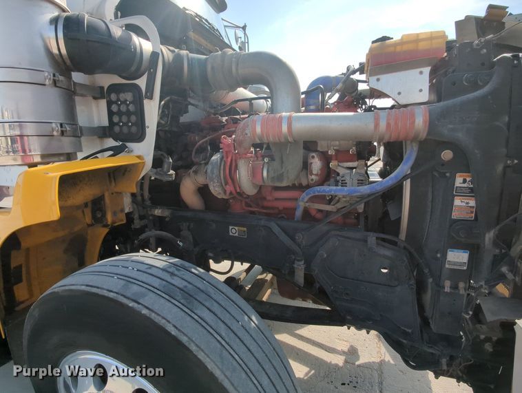 image for item MY9832 2017 Kenworth T800  semi truck