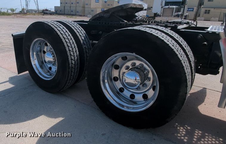 image for item MY9832 2017 Kenworth T800  semi truck