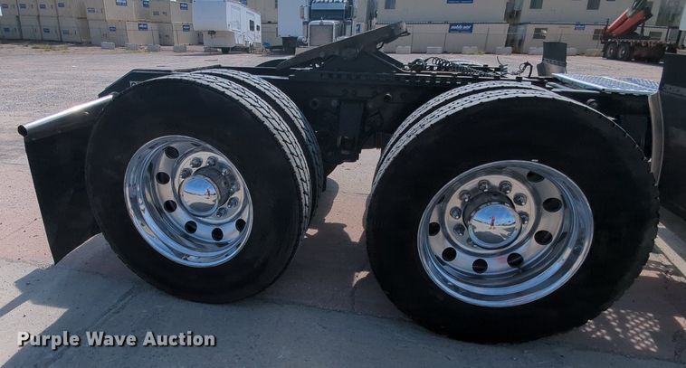 image for item MY9832 2017 Kenworth T800  semi truck