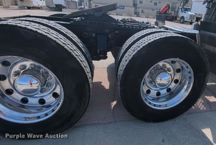 image for item MY9832 2017 Kenworth T800  semi truck