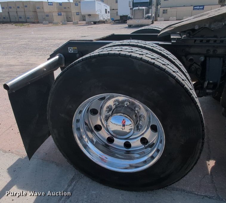 image for item MY9832 2017 Kenworth T800  semi truck