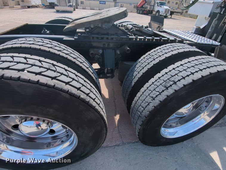 image for item MY9832 2017 Kenworth T800  semi truck