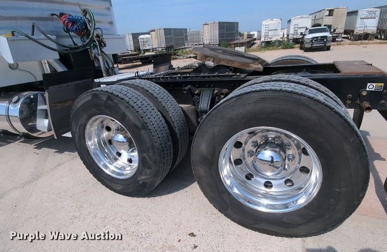 image for item MY9832 2017 Kenworth T800  semi truck