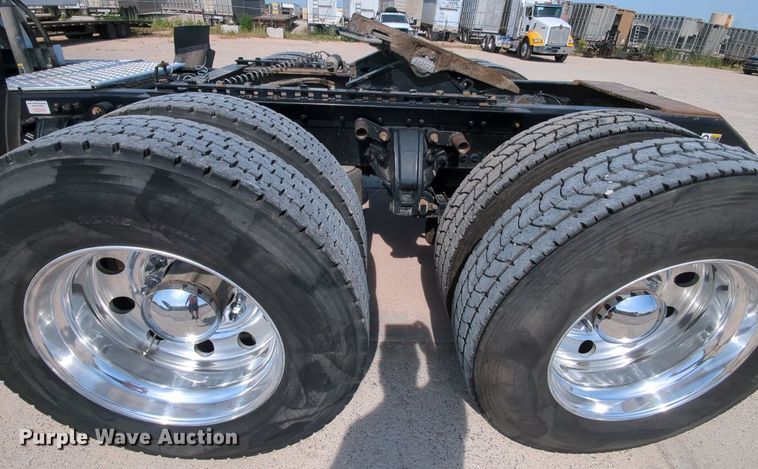 image for item MY9832 2017 Kenworth T800  semi truck