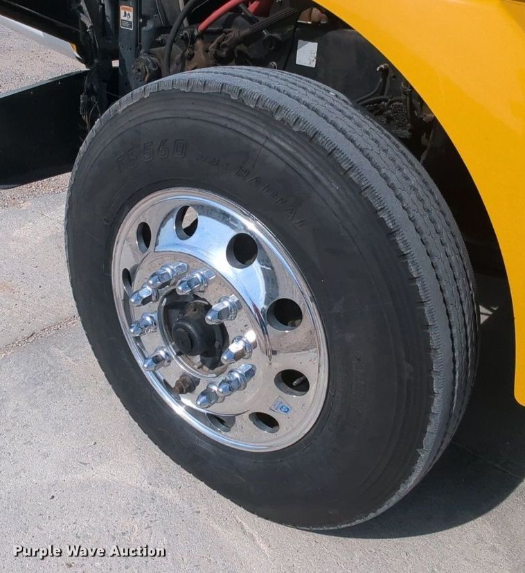 image for item MY9832 2017 Kenworth T800  semi truck