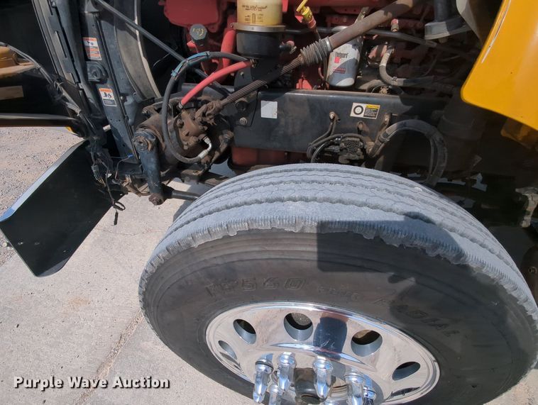 image for item MY9832 2017 Kenworth T800  semi truck