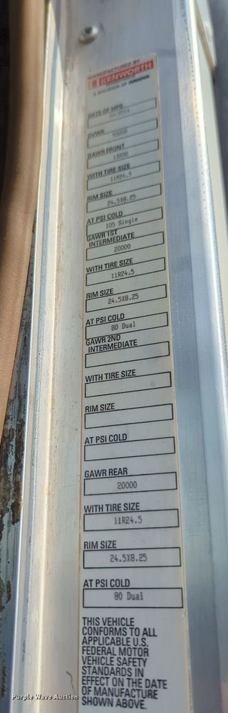 image for item MY9832 2017 Kenworth T800  semi truck