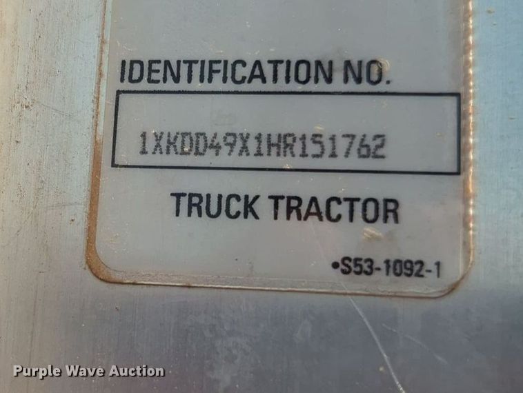 image for item MY9832 2017 Kenworth T800  semi truck