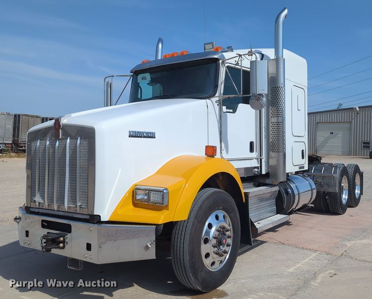 image for item MY9833 2016 Kenworth T800  semi truck