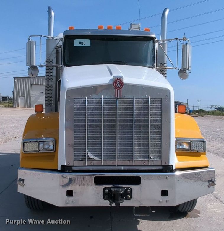 image for item MY9833 2016 Kenworth T800  semi truck