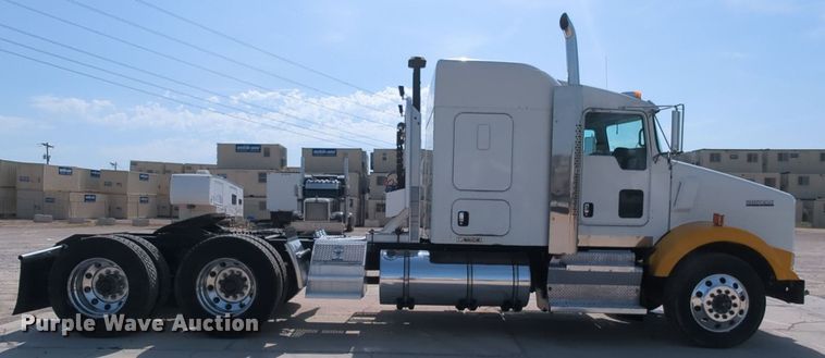 image for item MY9833 2016 Kenworth T800  semi truck
