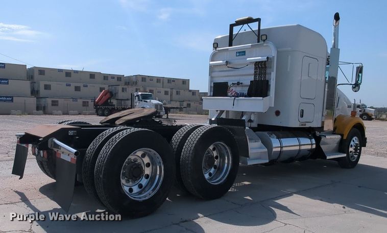 image for item MY9833 2016 Kenworth T800  semi truck