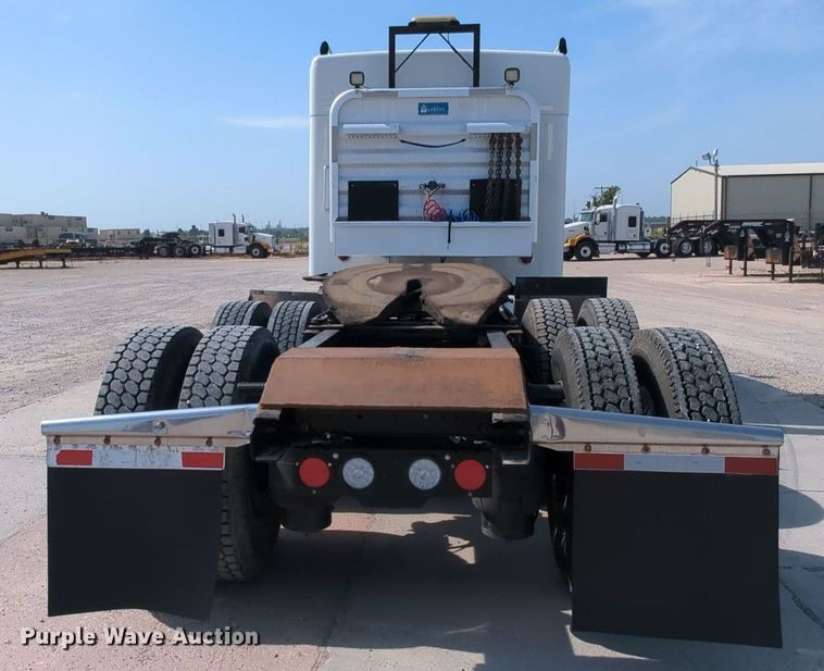 image for item MY9833 2016 Kenworth T800  semi truck