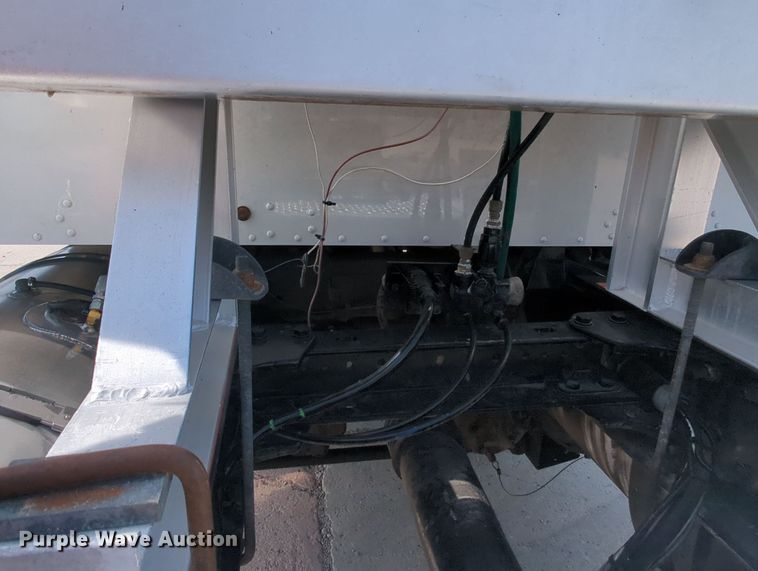 image for item MY9833 2016 Kenworth T800  semi truck