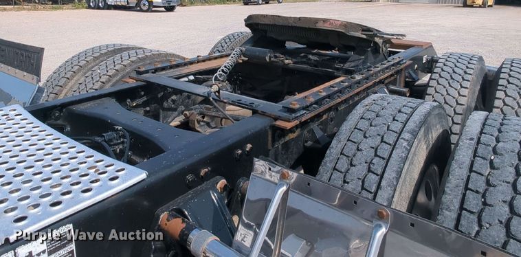 image for item MY9833 2016 Kenworth T800  semi truck