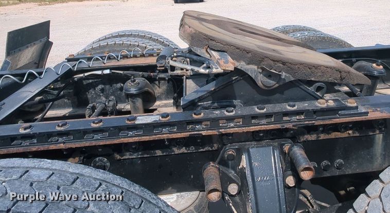 image for item MY9833 2016 Kenworth T800  semi truck