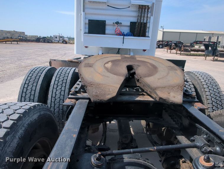 image for item MY9833 2016 Kenworth T800  semi truck