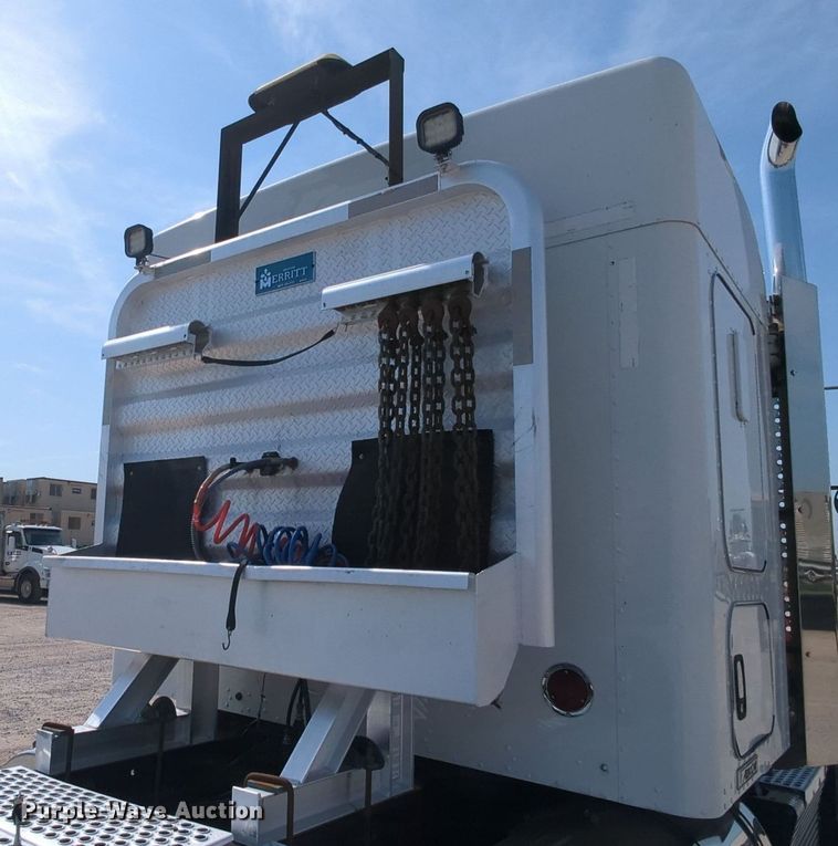 image for item MY9833 2016 Kenworth T800  semi truck