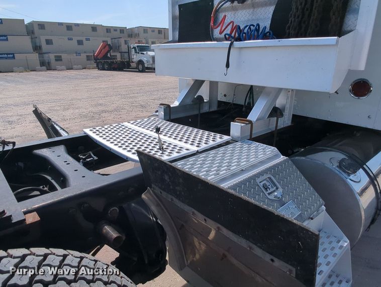 image for item MY9833 2016 Kenworth T800  semi truck