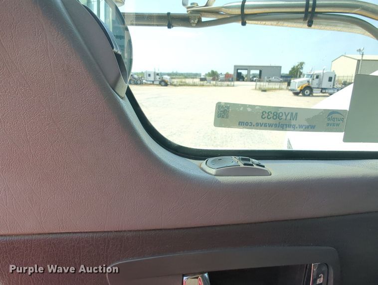 image for item MY9833 2016 Kenworth T800  semi truck