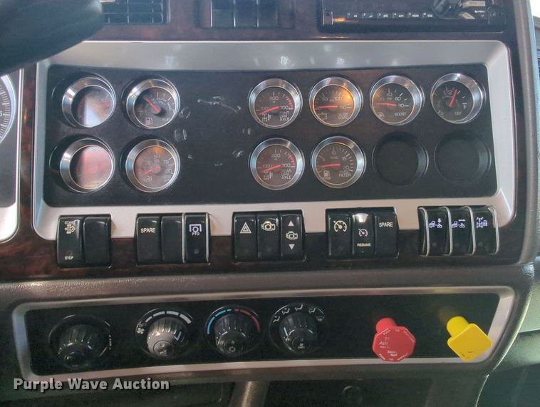 image for item MY9833 2016 Kenworth T800  semi truck