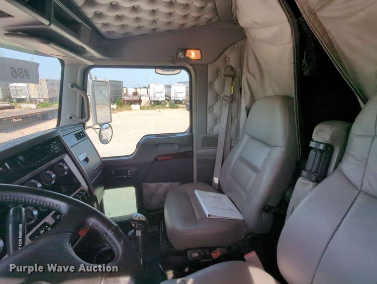 image for item MY9833 2016 Kenworth T800  semi truck