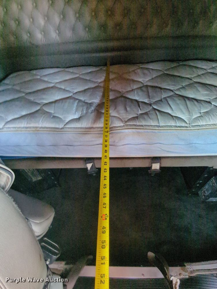 image for item MY9833 2016 Kenworth T800  semi truck