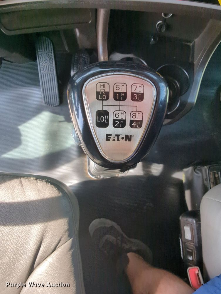 image for item MY9833 2016 Kenworth T800  semi truck