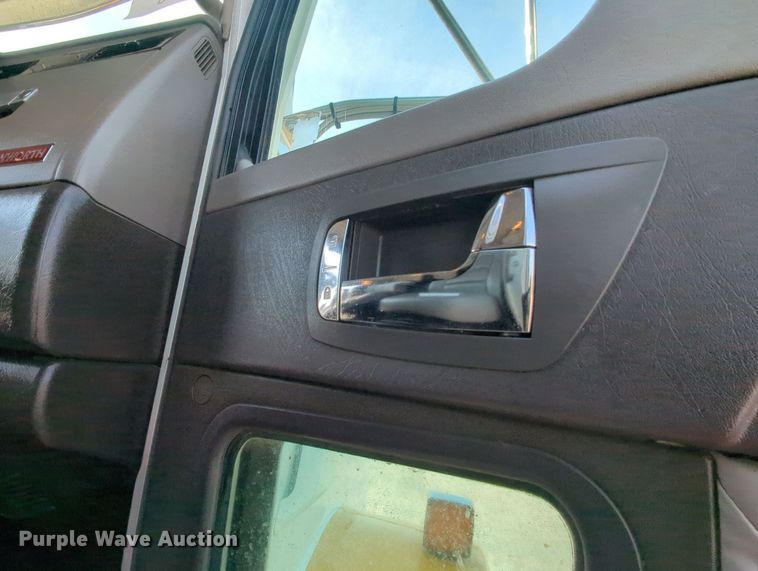 image for item MY9833 2016 Kenworth T800  semi truck