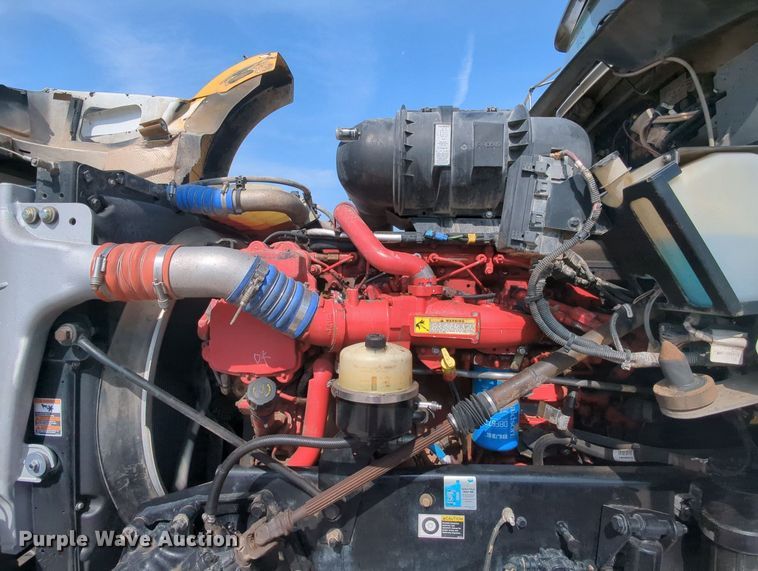 image for item MY9833 2016 Kenworth T800  semi truck