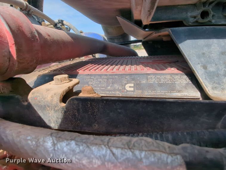 image for item MY9833 2016 Kenworth T800  semi truck