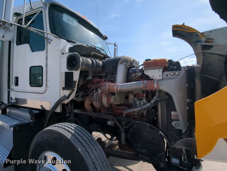 image for item MY9833 2016 Kenworth T800  semi truck