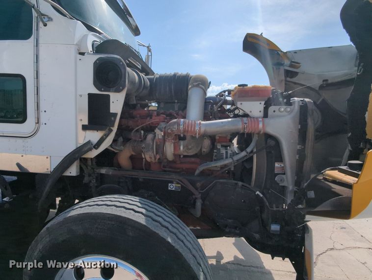 image for item MY9833 2016 Kenworth T800  semi truck