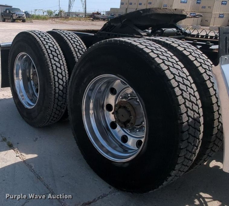 image for item MY9833 2016 Kenworth T800  semi truck