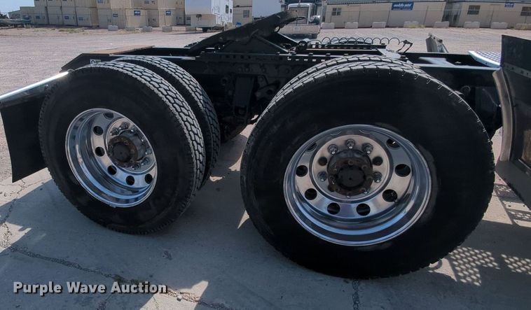 image for item MY9833 2016 Kenworth T800  semi truck