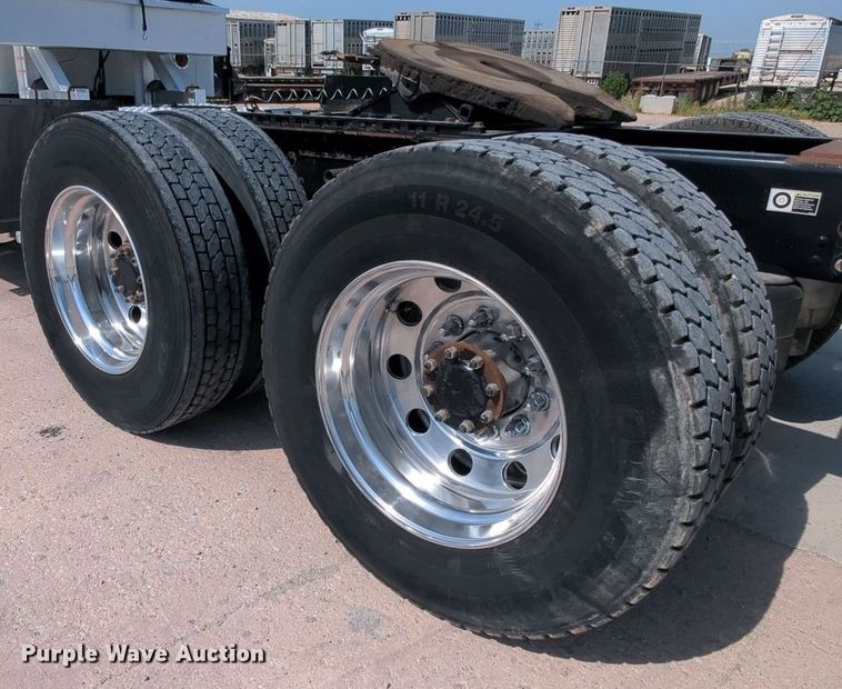 image for item MY9833 2016 Kenworth T800  semi truck