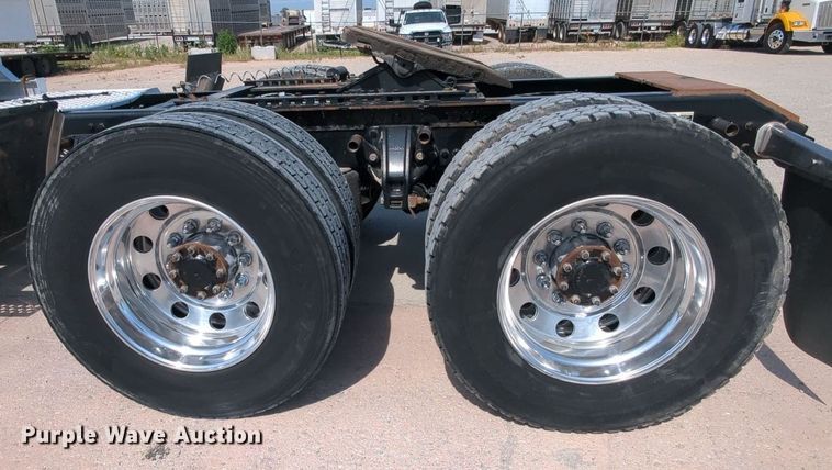 image for item MY9833 2016 Kenworth T800  semi truck