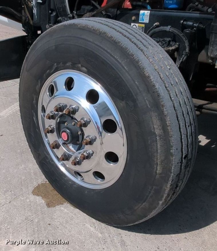 image for item MY9833 2016 Kenworth T800  semi truck