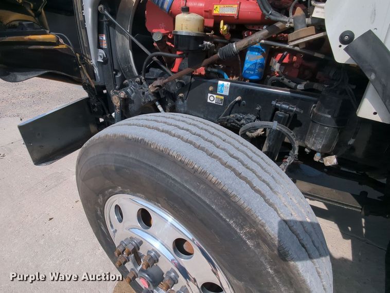 image for item MY9833 2016 Kenworth T800  semi truck