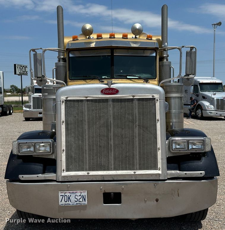 image for item NE9007 2005 Peterbilt 379  semi truck