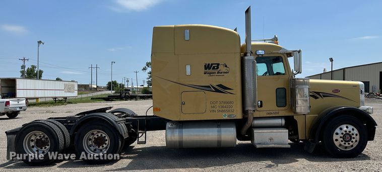 image for item NE9007 2005 Peterbilt 379  semi truck