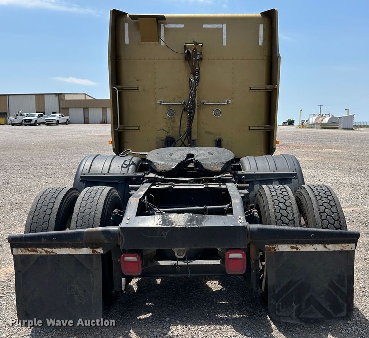 image for item NE9007 2005 Peterbilt 379  semi truck