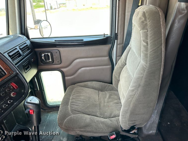 image for item NE9007 2005 Peterbilt 379  semi truck