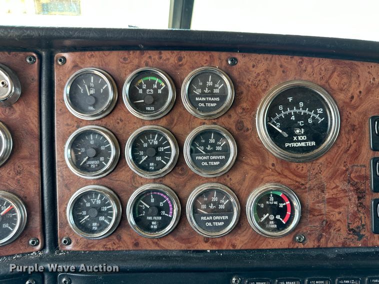 image for item NE9007 2005 Peterbilt 379  semi truck