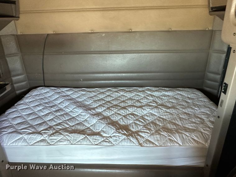 image for item NE9007 2005 Peterbilt 379  semi truck