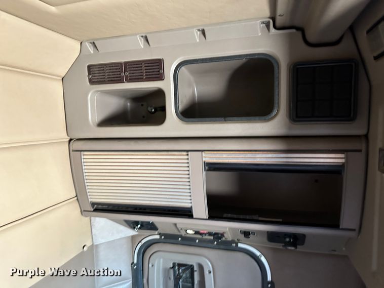 image for item NE9007 2005 Peterbilt 379  semi truck