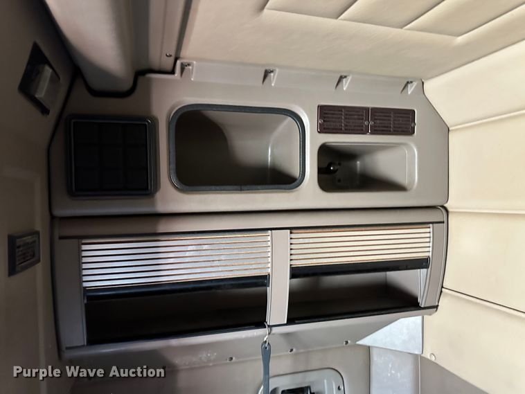 image for item NE9007 2005 Peterbilt 379  semi truck