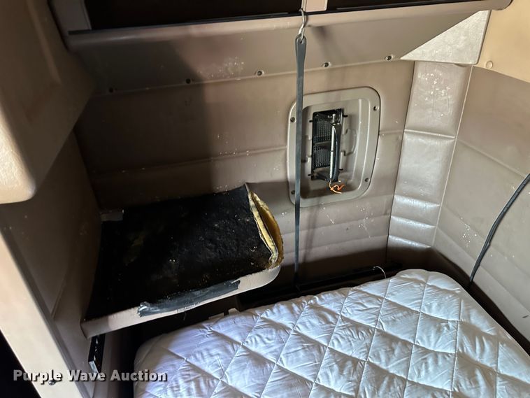 image for item NE9007 2005 Peterbilt 379  semi truck