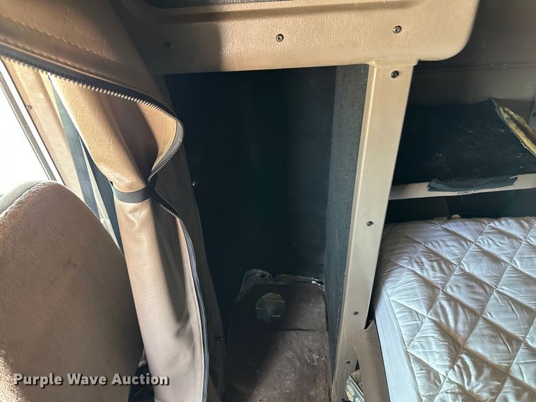 image for item NE9007 2005 Peterbilt 379  semi truck