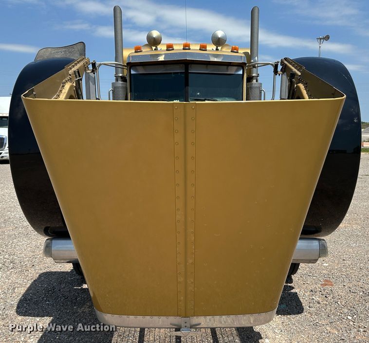 image for item NE9007 2005 Peterbilt 379  semi truck